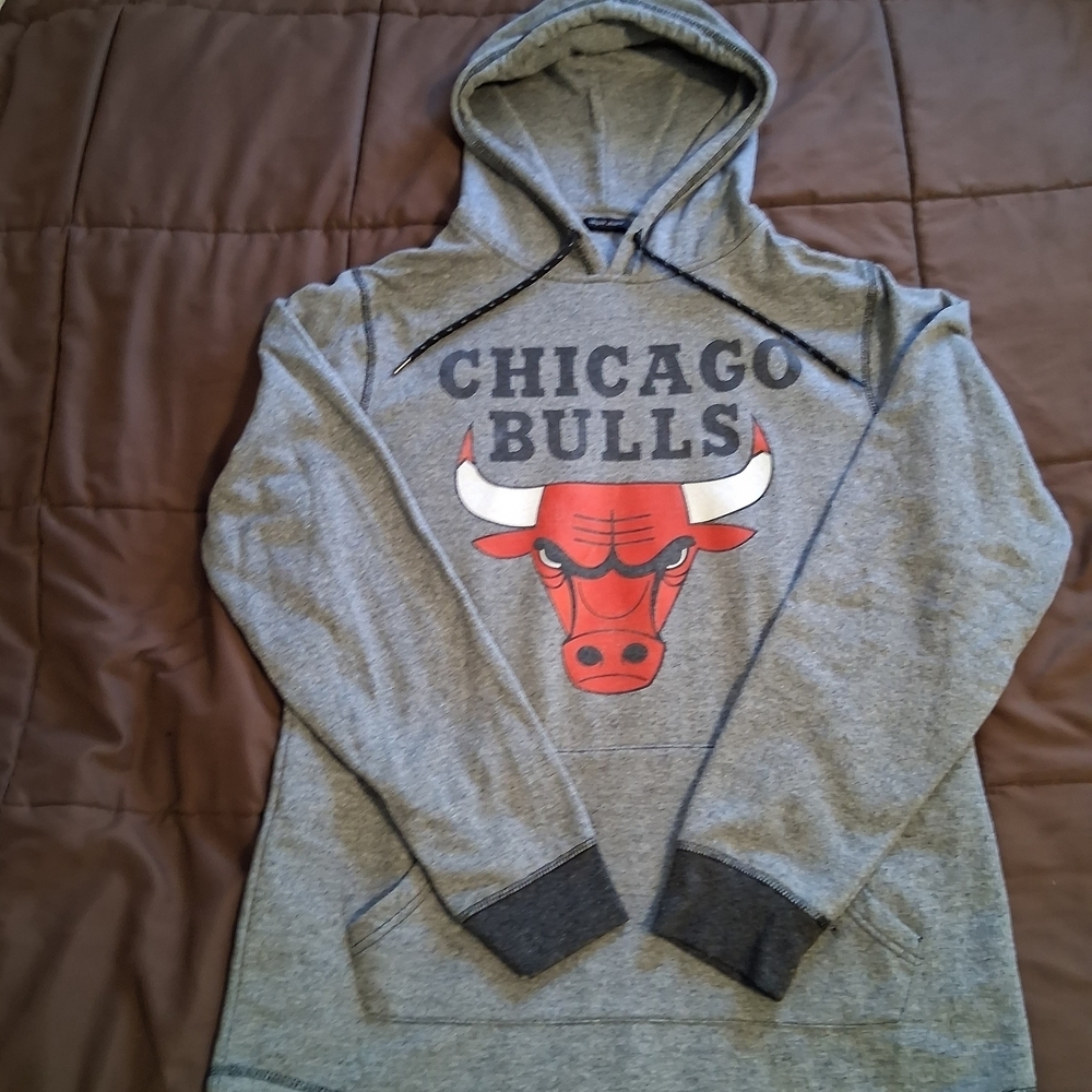 Chicago Bulls Long Length Gray Hooded Sweatshirt. Mens Size Medium - Picture 1 of 6